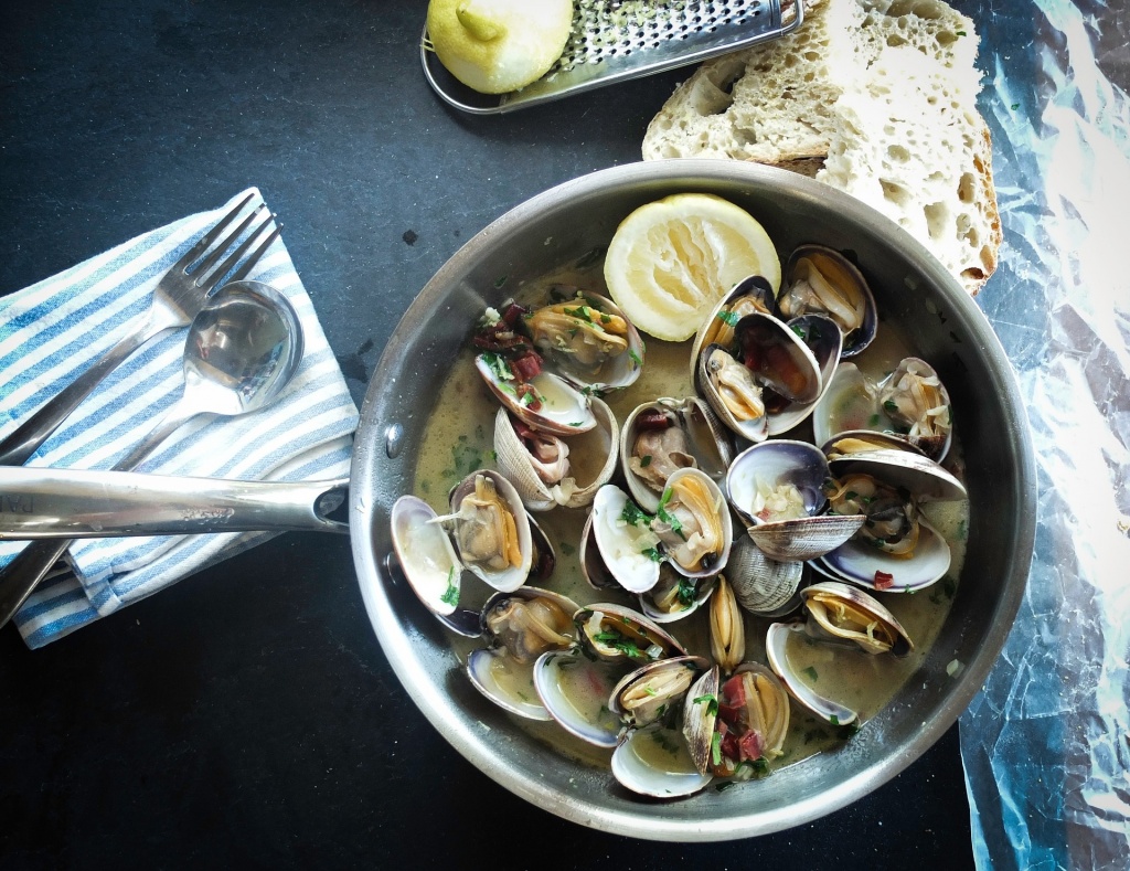 Как пить джин правильно и чем закусывать: советы по употреблению от playboyrussia.com seafood-1081974_1920